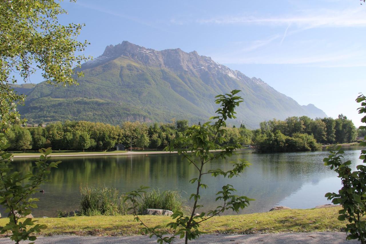 Juste Pour Le Plaisir Panzió Saint-Pierre-dʼAlbigny Kültér fotó